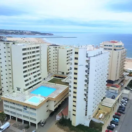아파트 Turisticos Rocha Tower 9 *